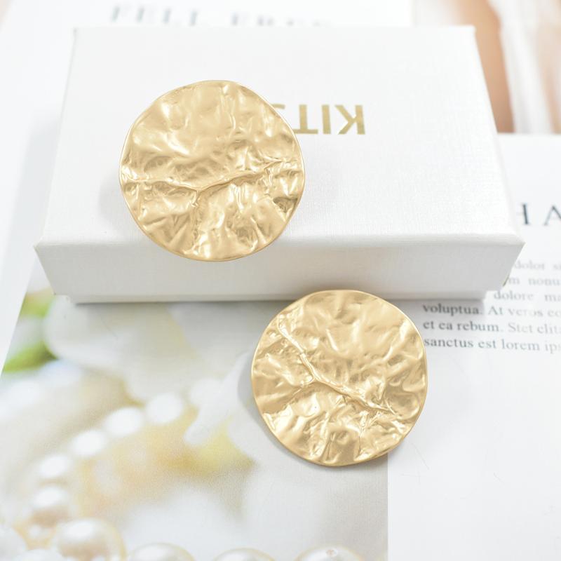 2021 gold minimalist alloy pleated round earrings fashion trend wear metal earrings for women gift parties
2021 gold minimalist alloy pleated round earrings fashion trend wear metal earrings for women gift parties