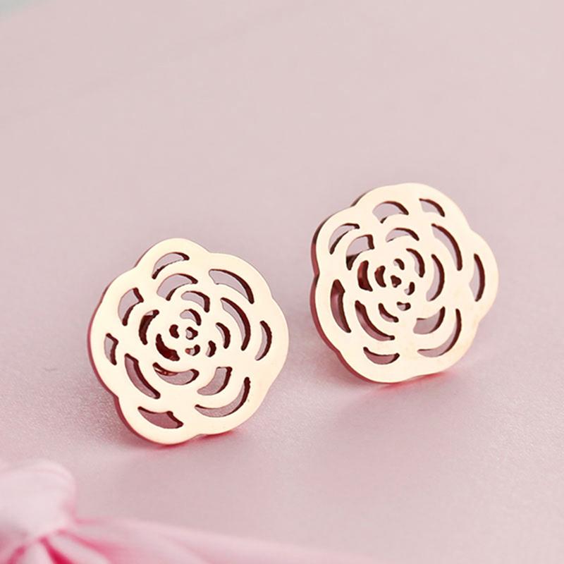 18KGP Rose Gold Color Titanium Steel Camellia Stud Earrings Classic 316L Stainless Steel Jewelry for Women Note Fade (GE105
18KGP Rose Gold Color Titanium Steel Camellia Stud Earrings Classic 316L Stainless Steel Jewelry for Women Note Fade (GE105