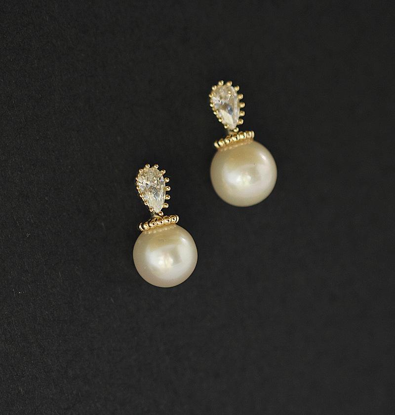 CMajor 9ct Solid Gold Jewelry Fashion Delicate Elegant Natural Round Fresh Water Pearl Classic Minimal Stud Earrings for Women
CMajor 9ct Solid Gold Jewelry Fashion Delicate Elegant Natural Round Fresh Water Pearl Classic Minimal Stud Earrings for Women