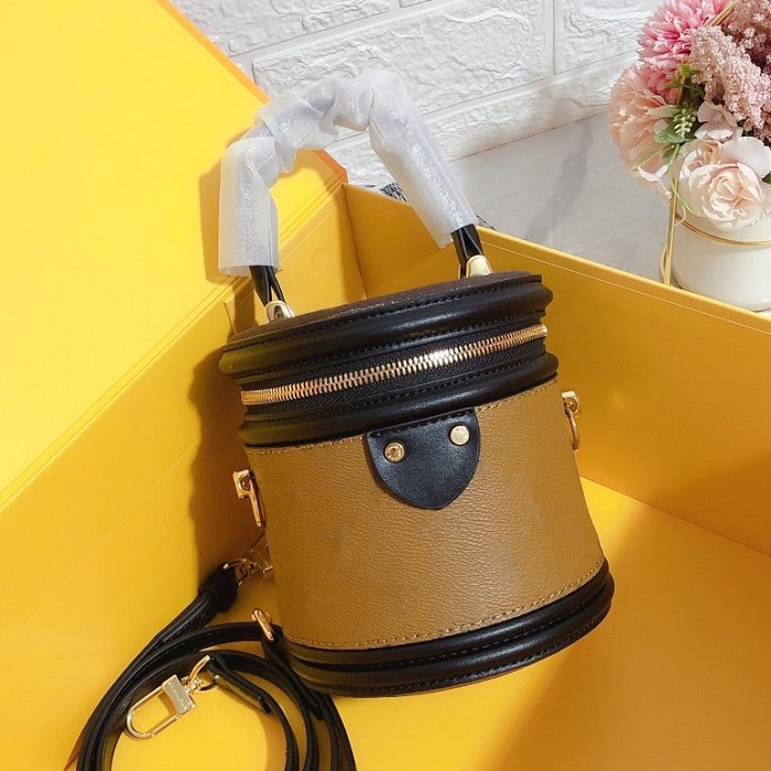 Womens shoulder bags letter printing cylinder design fashion lady drawstring top leisure high-quality handbag purse, Box
Womens shoulder bags letter printing cylinder design fashion lady drawstring top leisure high-quality handbag purse, Box