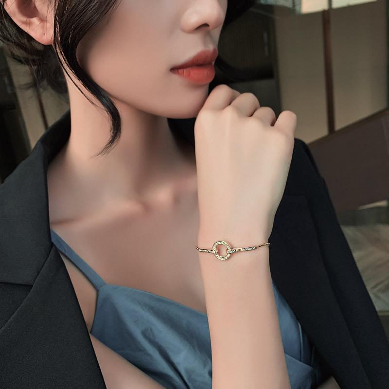 Bracelet Temperament Simple Fashion Micro-inlaid Zircon Bracelet Female Round Geometric Popular Elegant Pull Jewelry
Bracelet Temperament Simple Fashion Micro-inlaid Zircon Bracelet Female Round Geometric Popular Elegant Pull Jewelry
