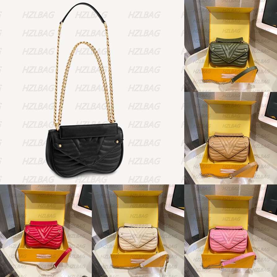 New Wave Chain Bag PM Deep black Noir smooth quilted cowhide leather sliding chains Purse Wallet Wave-base Crossbody Designer Bag M51683, 02
New Wave Chain Bag PM Deep black Noir smooth quilted cowhide leather sliding chains Purse Wallet Wave-base Crossbody Designer Bag M51683, 02