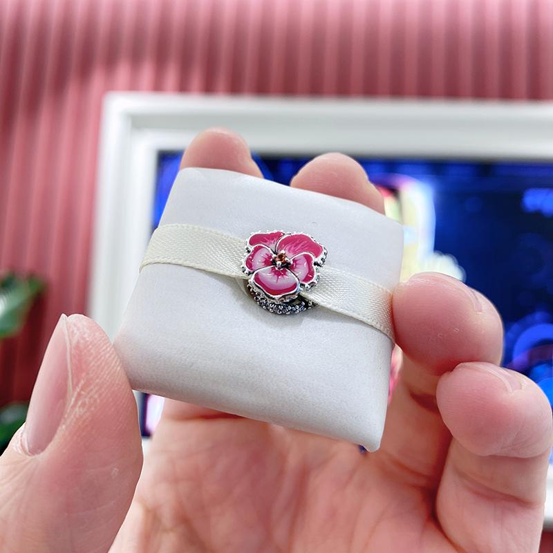 Factory wholesale 100% 925 Sterling Silver Pink Pansy Spring Flower Bead Fits European Jewelry Charm Bracelets
Factory wholesale 100% 925 Sterling Silver Pink Pansy Spring Flower Bead Fits European Jewelry Charm Bracelets