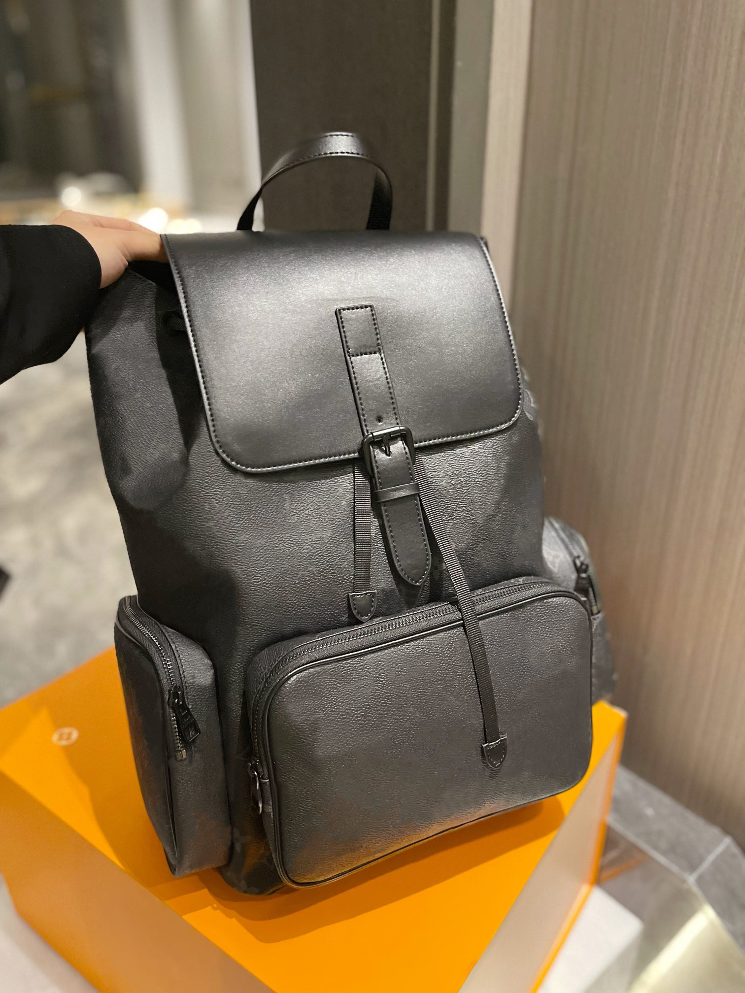 5A+ quality luxury backpack 2022 Fashion printed leather Presbyopic travel bag brand design, Black
5A+ quality luxury backpack 2022 Fashion printed leather Presbyopic travel bag brand design, Black