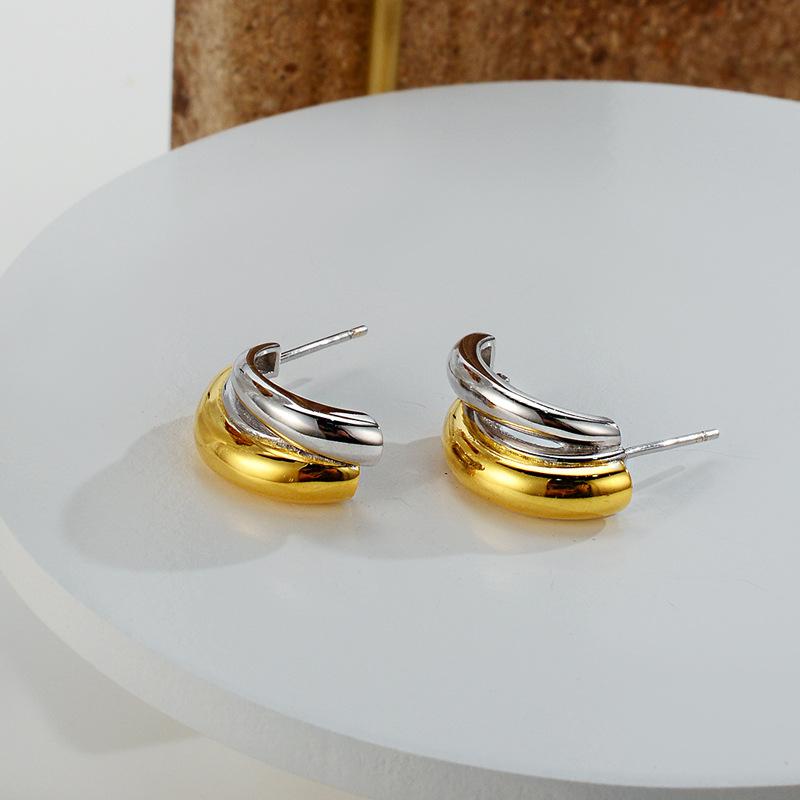 Korean version of simple niche design S925 sterling silver smooth two-color earrings female ins Joker personality earrings
Korean version of simple niche design S925 sterling silver smooth two-color earrings female ins Joker personality earrings