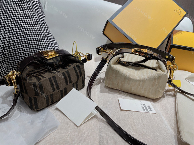 High Quality Women Handbags Totes Fashion Women's Bags Embroidery letters old flower DrawstringShoulder Bags Portable Drawstring Messenger Bags Bucket bag string, Original box
High Quality Women Handbags Totes Fashion Women's Bags Embroidery letters old flower DrawstringShoulder Bags Portable Drawstring Messenger Bags Bucket bag string, Original box