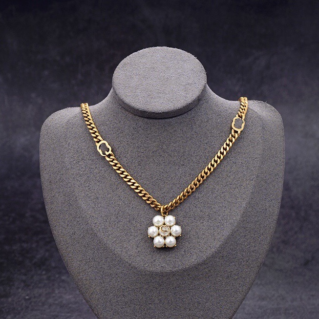 Luxury Designer Jewelry Women Necklace flower pearl Pendant Necklaces with letter stamp Brass retro earrings and chains fashion jewelry
Luxury Designer Jewelry Women Necklace flower pearl Pendant Necklaces with letter stamp Brass retro earrings and chains fashion jewelry