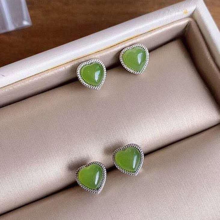 Natural Hetian Jade Heart Shaped Earrings Chinese style retro small exquisite romantic silver jewelry Fairy Christmas gift
Natural Hetian Jade Heart Shaped Earrings Chinese style retro small exquisite romantic silver jewelry Fairy Christmas gift