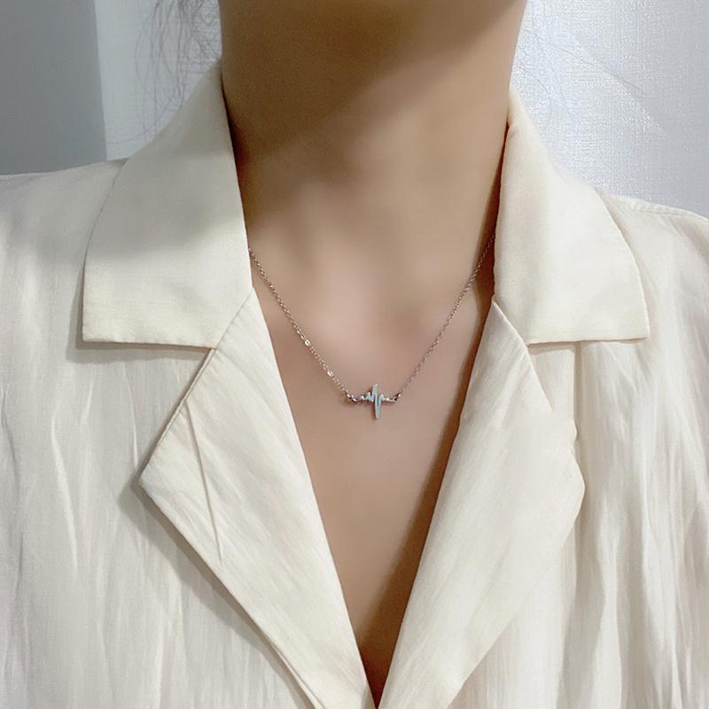Summer 2020 Classic Explosion Rose Gold Heartbeat Necklace Faded Hypoallergenic Simple Korean Version Of Clavicle Chain Female
Summer 2020 Classic Explosion Rose Gold Heartbeat Necklace Faded Hypoallergenic Simple Korean Version Of Clavicle Chain Female
