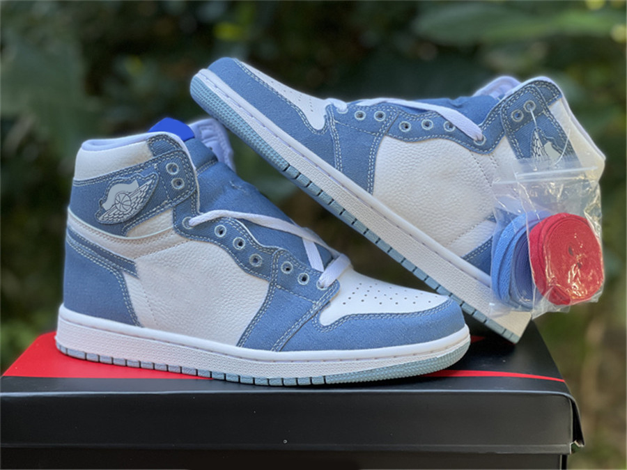 2022 Release Authentic 1 High OG WMNS Denim Shoes White Worn Blue Metallic Gold Men Women Outdoor Sports Sneakers With Original Box 36-47.5
2022 Release Authentic 1 High OG WMNS Denim Shoes White Worn Blue Metallic Gold Men Women Outdoor Sports Sneakers With Original Box 36-47.5