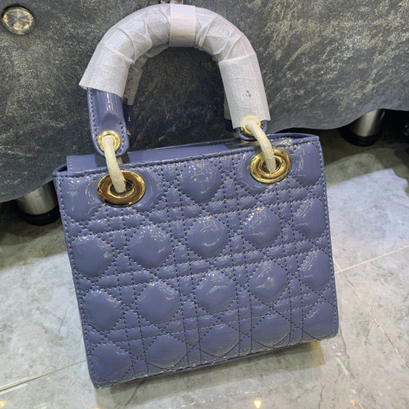 High texture fragrant Lingge handbags 2021 versatile ins shoulder bag wide strap messenger handbag womens small square bags, Make up the difference
High texture fragrant Lingge handbags 2021 versatile ins shoulder bag wide strap messenger handbag womens small square bags, Make up the difference
