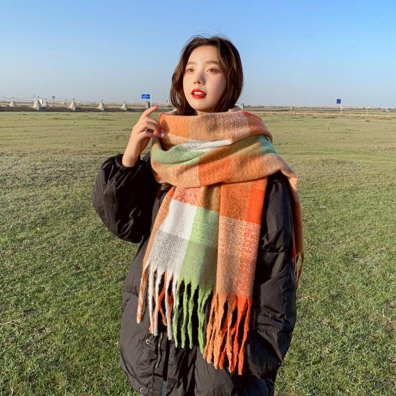 2020 new Korean version of sweet thorn hair women's scarf fashion warm color Plaid shawl autumn and winter student couple scarf
2020 new Korean version of sweet thorn hair women's scarf fashion warm color Plaid shawl autumn and winter student couple scarf