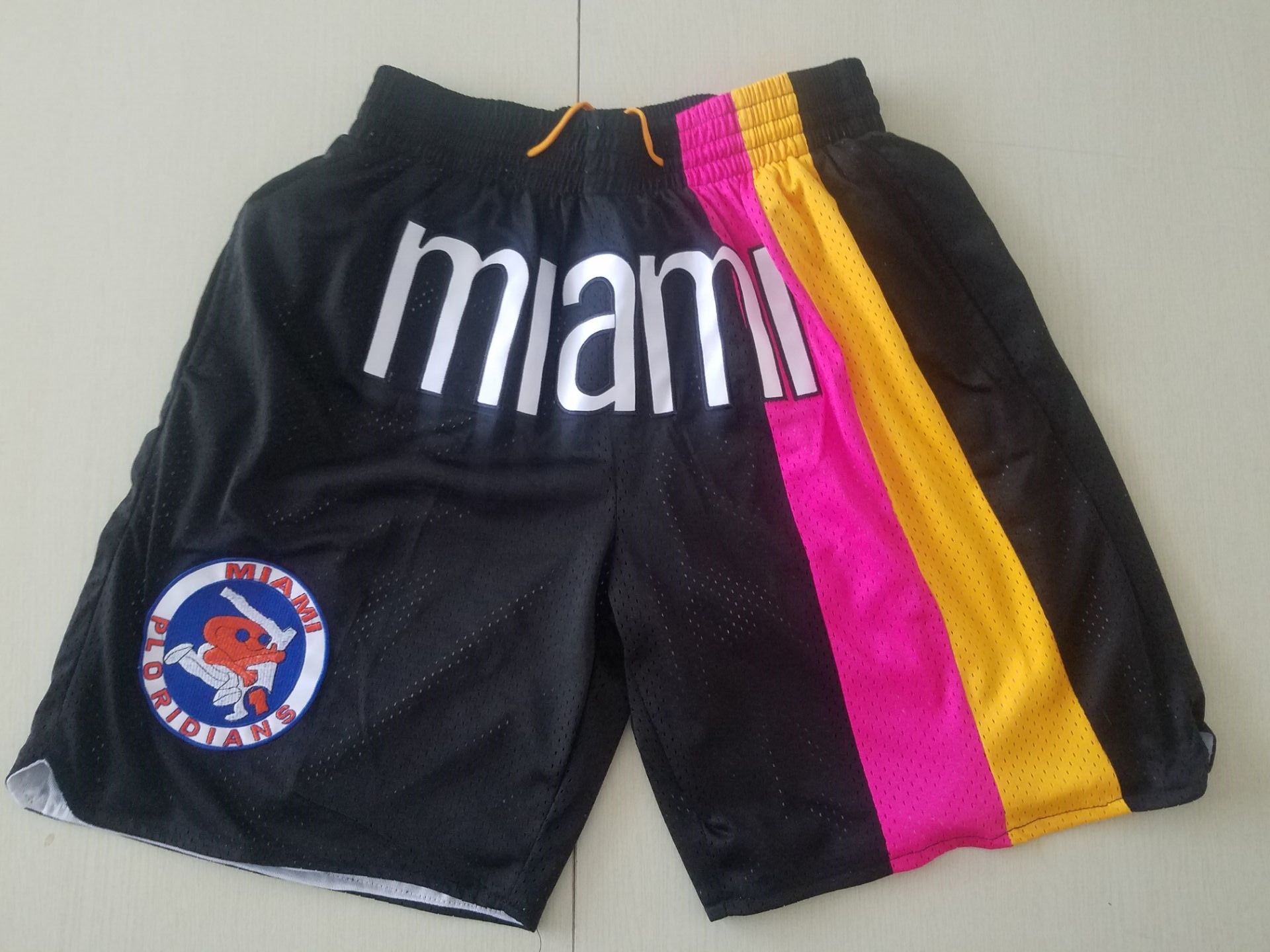New Shorts Team Shorts Vintage Baseketball Shorts Zipper Pocket Running Clothes Miami Black Pink Color Just Done Size S-XXL
New Shorts Team Shorts Vintage Baseketball Shorts Zipper Pocket Running Clothes Miami Black Pink Color Just Done Size S-XXL