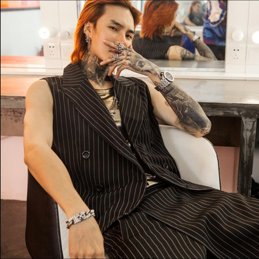 2020 Summer New the Skinny Men Striped Vest Dj Nightclub Hair Stylist Overalls Youth Suit Stage Singing Outfits Rmc1, Vest culottes.
2020 Summer New the Skinny Men Striped Vest Dj Nightclub Hair Stylist Overalls Youth Suit Stage Singing Outfits Rmc1, Vest culottes.
