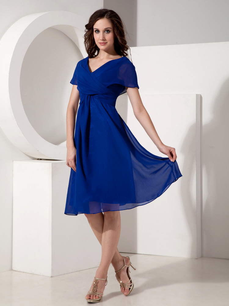 Modest V-neck Royal Blue Knee Length Mother Of The Bride Dress Empire Waist Senior Lady Wear For Beach Wedding Ceremony
Modest V-neck Royal Blue Knee Length Mother Of The Bride Dress Empire Waist Senior Lady Wear For Beach Wedding Ceremony
