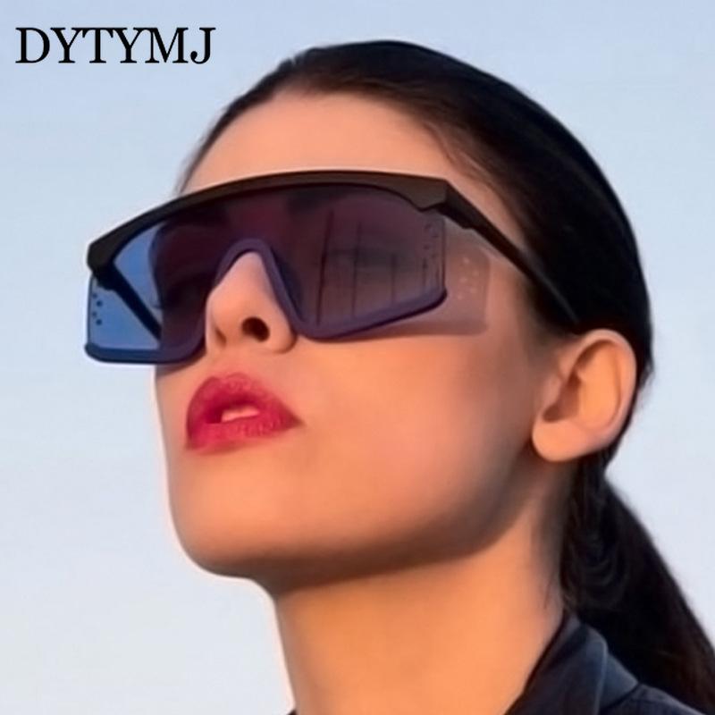 Sunglasses DYTYMJ Oversized Siamese Women Luxury Designer Big Frame Glasses Men Goggles Eyewear Retro Punk Gafas De Sol Mujer
Sunglasses DYTYMJ Oversized Siamese Women Luxury Designer Big Frame Glasses Men Goggles Eyewear Retro Punk Gafas De Sol Mujer