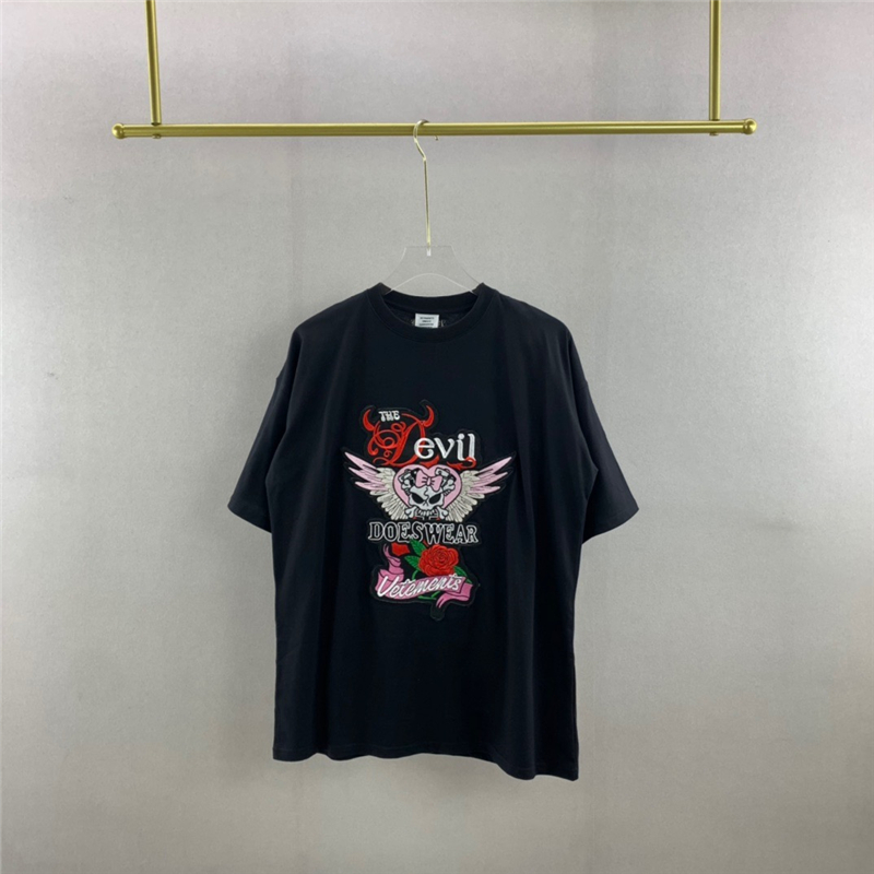 Black T-shirt Men Women 1 Best-Quality Embroidered T Shirt Summer Style Oversize Tops Tee
Black T-shirt Men Women 1 Best-Quality Embroidered T Shirt Summer Style Oversize Tops Tee