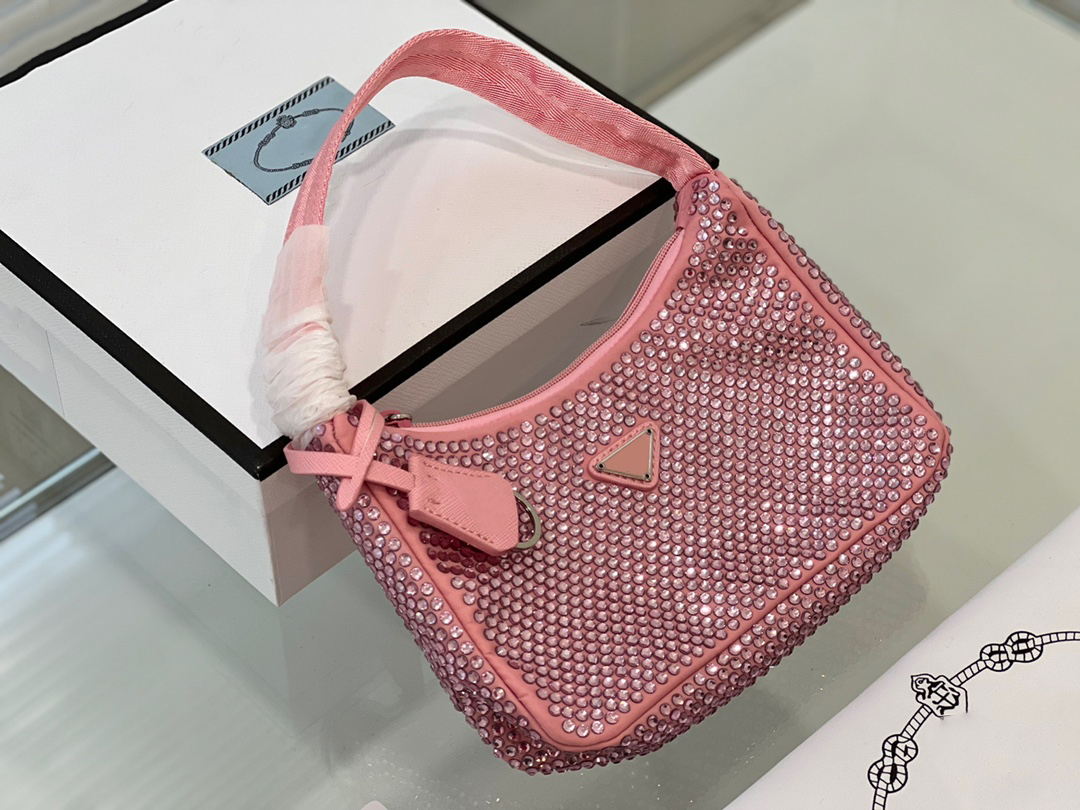 Women Diamonds Shoulder Bags Handbags Luxurys Designers Bags Crossbody Bag Backpack Totes Half Moon Hobo Designers Purses Satin, Red
Women Diamonds Shoulder Bags Handbags Luxurys Designers Bags Crossbody Bag Backpack Totes Half Moon Hobo Designers Purses Satin, Red