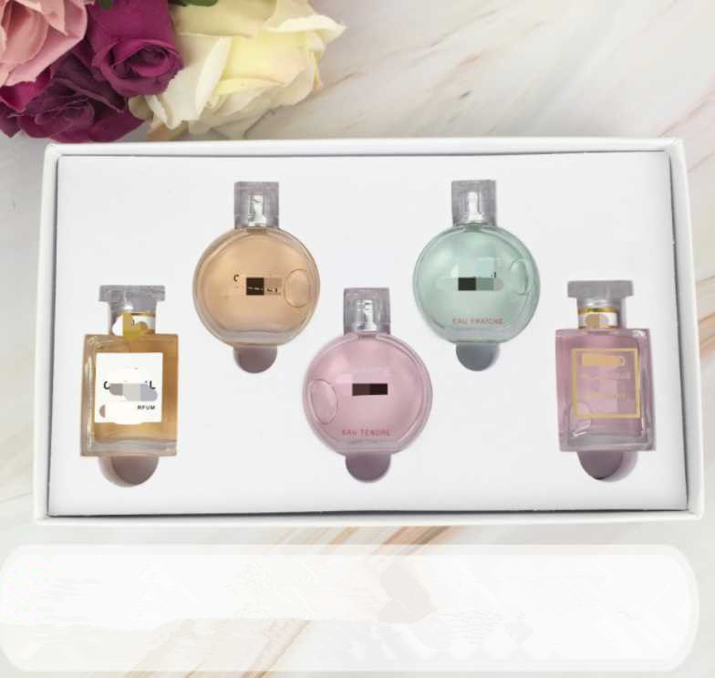 In Stock Brand Makeup Set N 5 Collection Matte Lipstick 15ml Perfume 3 in 1 and 5 in 1 Cosmetic Kit with Gift Box for Women
In Stock Brand Makeup Set N 5 Collection Matte Lipstick 15ml Perfume 3 in 1 and 5 in 1 Cosmetic Kit with Gift Box for Women