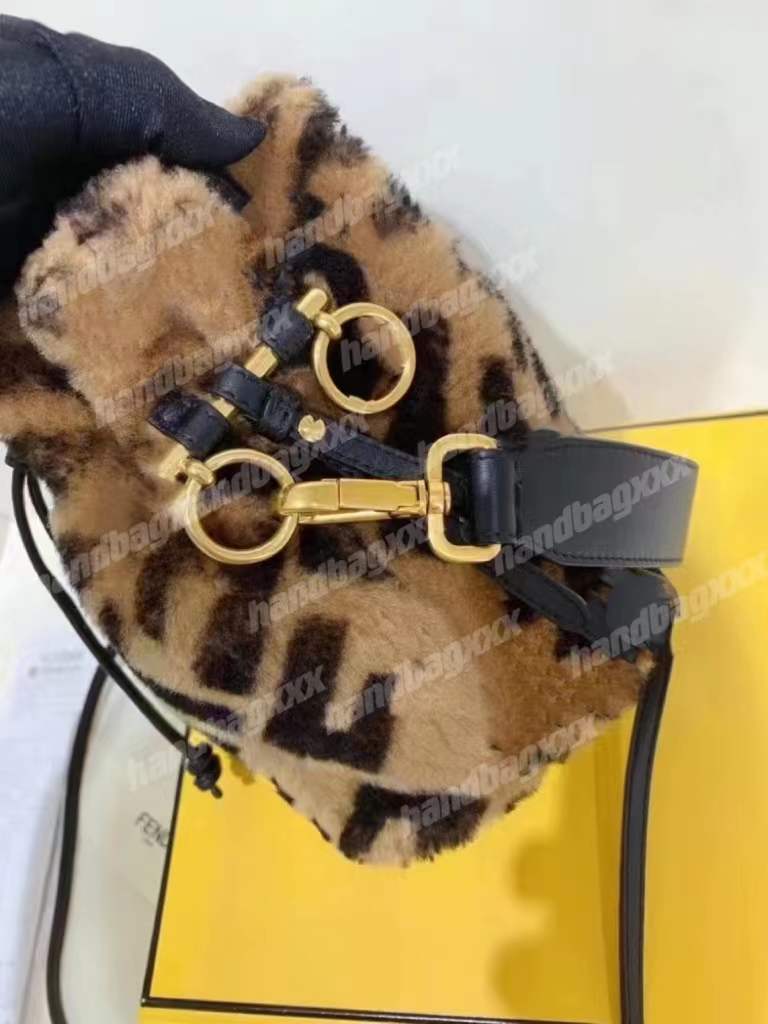 TOP 7A Fashion Women Handbag Chains Crossbody Bag Rivet Pretty Head Design Shoulder Bags Ladies Messenger Bag Embroidery, Brown
TOP 7A Fashion Women Handbag Chains Crossbody Bag Rivet Pretty Head Design Shoulder Bags Ladies Messenger Bag Embroidery, Brown