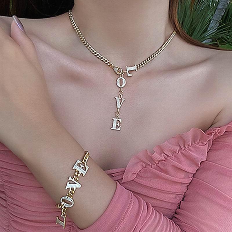 Statement LOVE Letter Pendant Choker Necklace For Women 2020 Fashion Jewelry Designer Collares
Statement LOVE Letter Pendant Choker Necklace For Women 2020 Fashion Jewelry Designer Collares