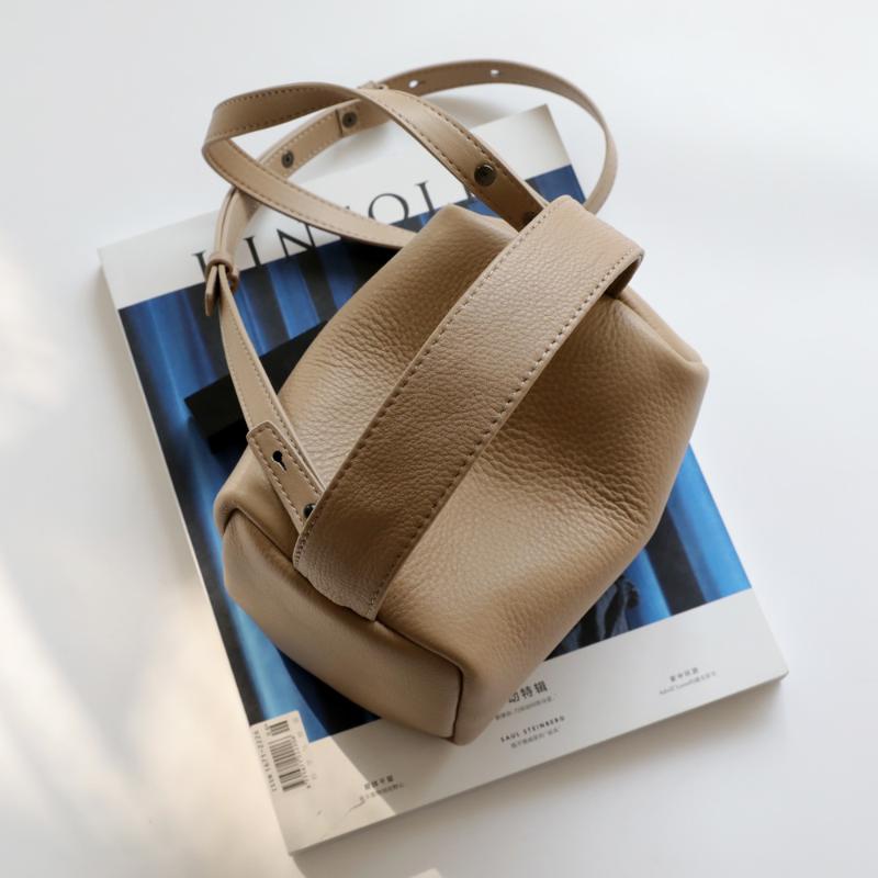 2021 INS Box Bag Women Real Cow Leather Simple Shoulder Crossbody Messenger Bags Ladies Tofu Handbags High Quality, Black
2021 INS Box Bag Women Real Cow Leather Simple Shoulder Crossbody Messenger Bags Ladies Tofu Handbags High Quality, Black