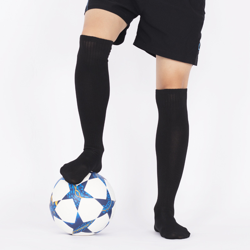 2 Pairs Man Soccer Socks Above Knee Long Running Sports Socks Black White Blue Color Breathable Thin Running Athletic Socks 201027