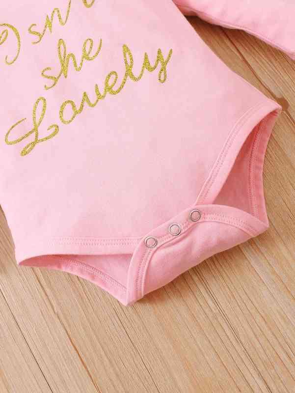 Baby Slogan Graphic Ruffle Trim Bodysuit & Floral Print Pants & Headband SHE
