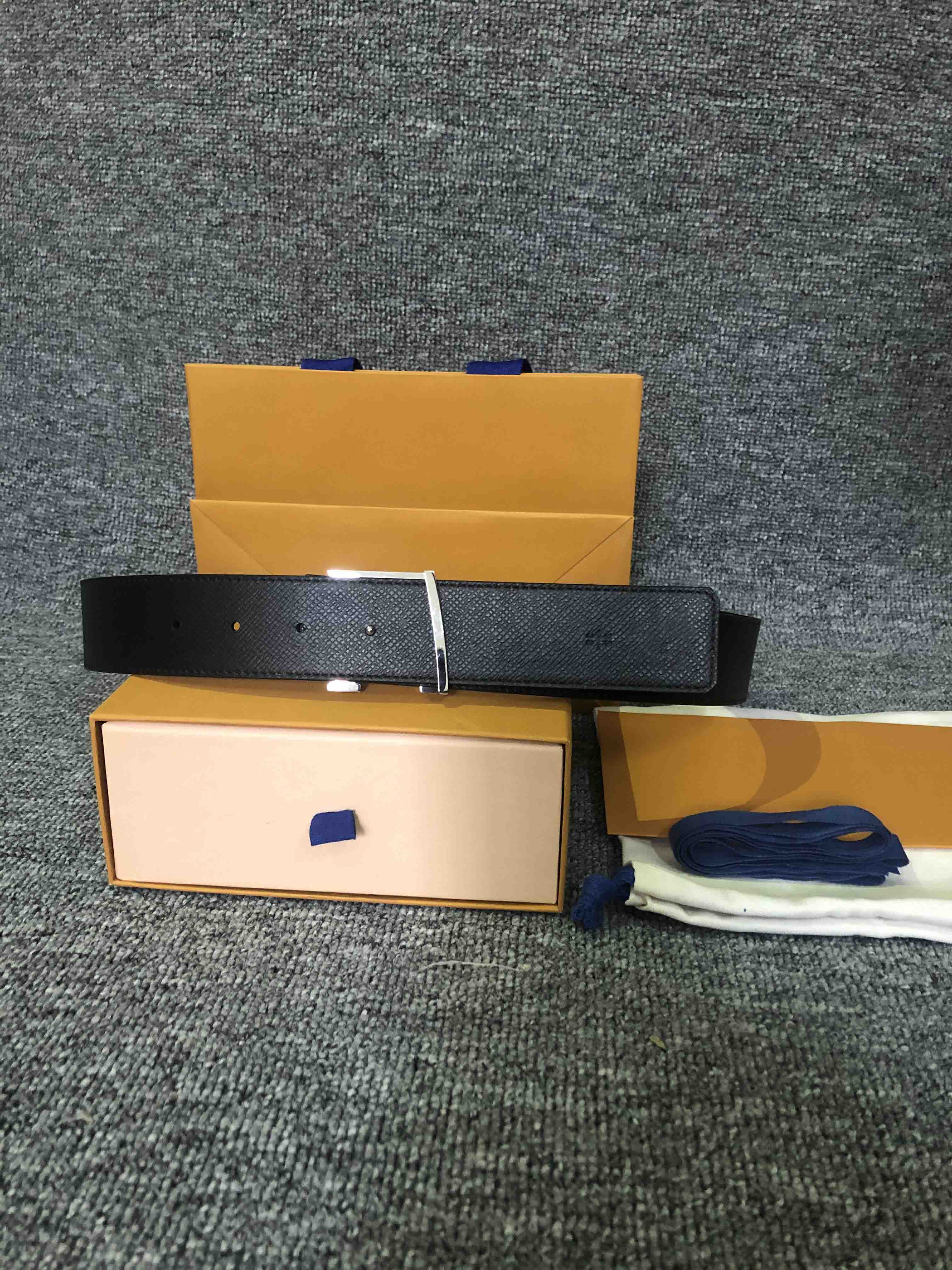 3 colors best quality brand genuine leather men belt with box men designers belts women belts designer belts free shipping 178, Black;brown
3 colors best quality brand genuine leather men belt with box men designers belts women belts designer belts free shipping 178, Black;brown