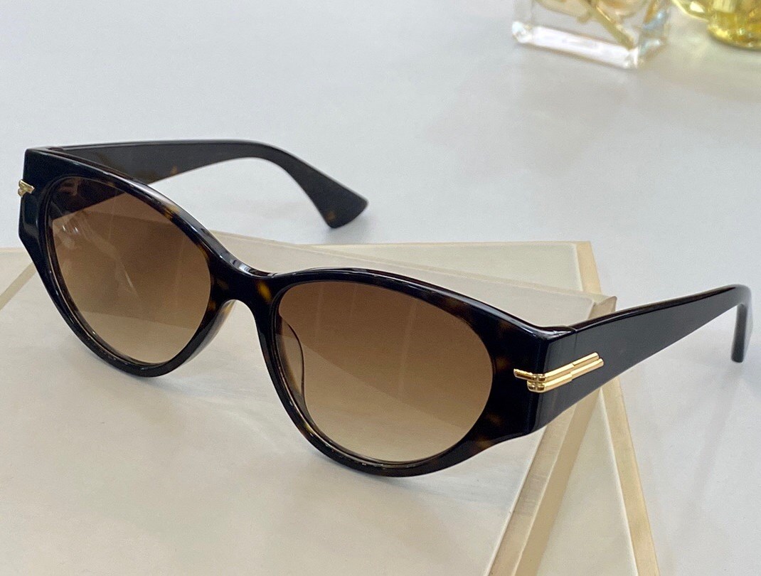 luxury- 1002 new ladies glasses electroplating retro square frame glasses simple fashion mens simple and popular style with high quality box
luxury- 1002 new ladies glasses electroplating retro square frame glasses simple fashion mens simple and popular style with high quality box