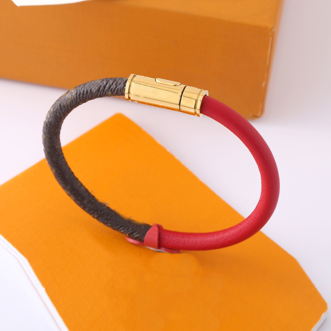 Four Titanium Steel Leather Bracelet Couple Bracelets Fashion Trend Letter Bracelets High Quality Gold Plated Bracelets Jewelry Supply LinkB
Four Titanium Steel Leather Bracelet Couple Bracelets Fashion Trend Letter Bracelets High Quality Gold Plated Bracelets Jewelry Supply LinkB
