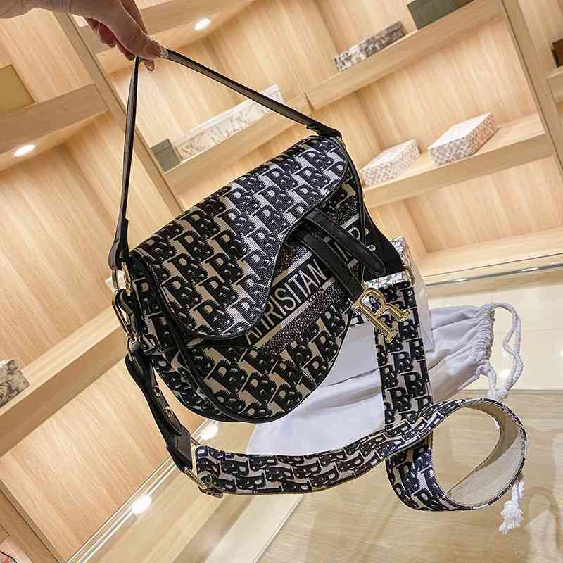 70% OFF Outlet Store women's single shoulder portable cross carry versatile armpit saddle style, Small pink (no gift box)
70% OFF Outlet Store women's single shoulder portable cross carry versatile armpit saddle style, Small pink (no gift box)