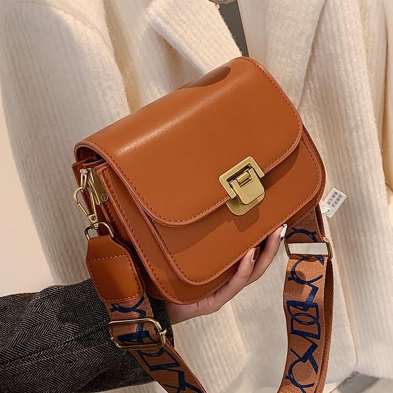 Niche Design Handbags 2021 New Fashion Messenger Bag HOT Style Square Bag Shoulder Underarm Dual-use Width: 18cm, Black
Niche Design Handbags 2021 New Fashion Messenger Bag HOT Style Square Bag Shoulder Underarm Dual-use Width: 18cm, Black