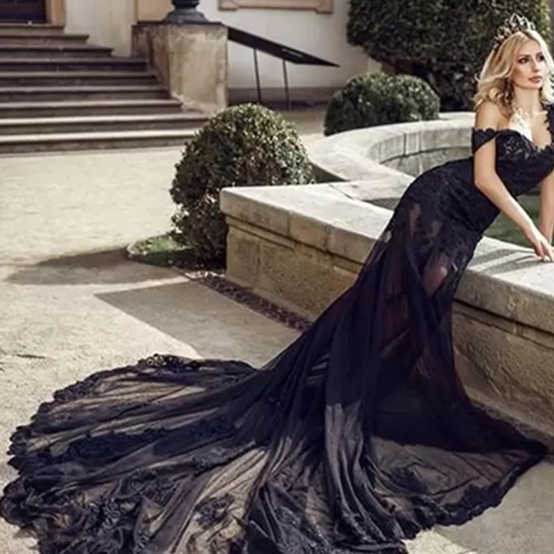 Gothic Black Lace Mermaid Wedding Dresses See Through Tulle Long Vintage Bridal Gowns Appliqued Spaghetti Straps Sexy Open Back Vestidos De Fiesta