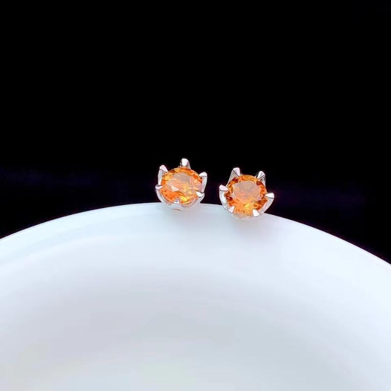Super simple natural citrine Earrings 925 pure silver price cheap feedback to old customers including certificate package
Super simple natural citrine Earrings 925 pure silver price cheap feedback to old customers including certificate package