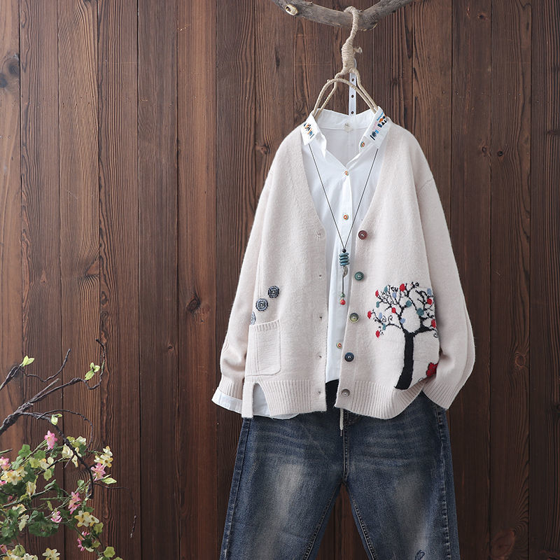 Women's long-sleeved knitted cardigan literary jacquard V-neck sweater coat autumn and winter new loose casual top clothing 201030