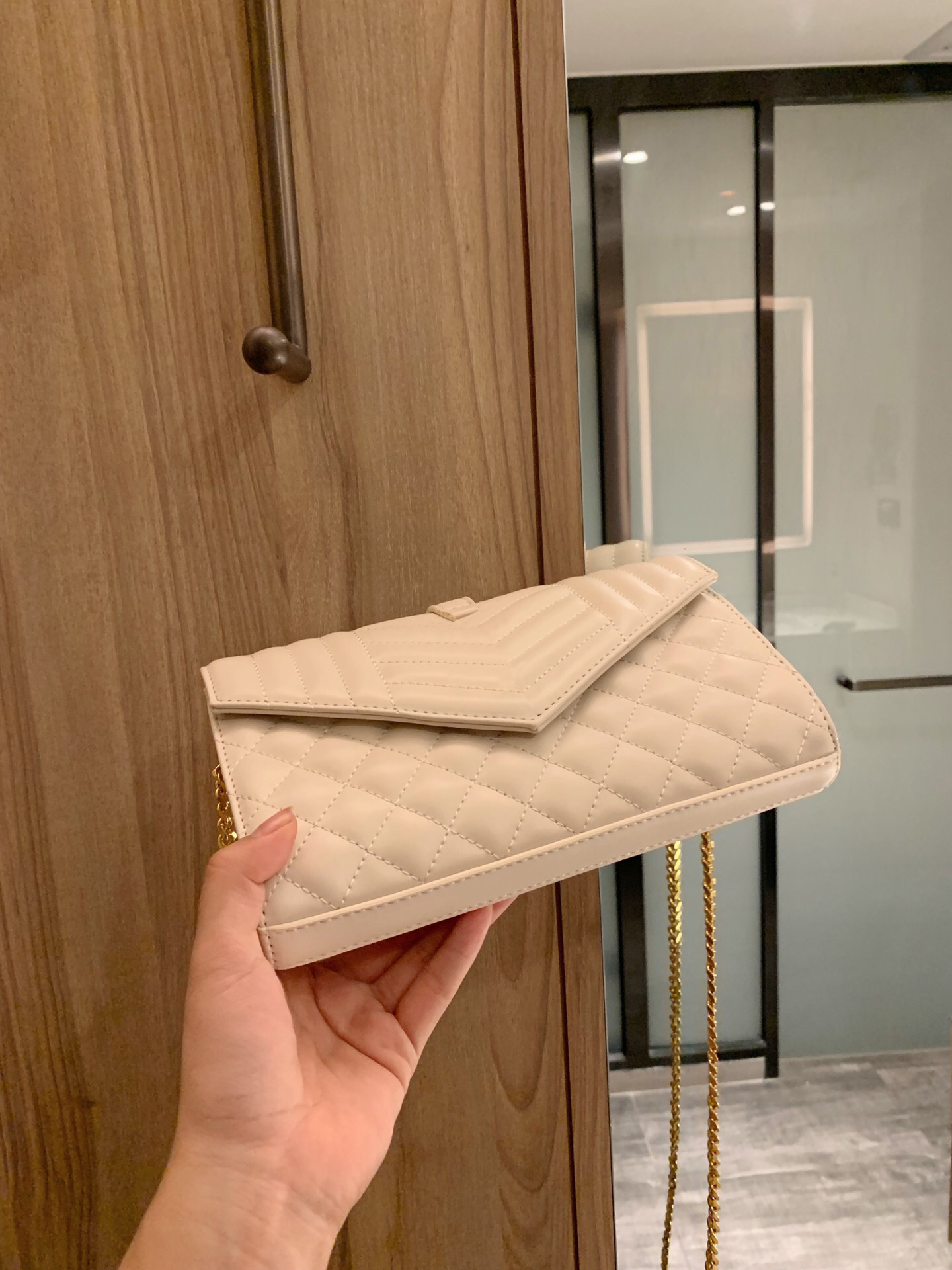 Luxury 2020 new classic ladies messenger bag foldable soft leather envelope bag, No bags
Luxury 2020 new classic ladies messenger bag foldable soft leather envelope bag, No bags