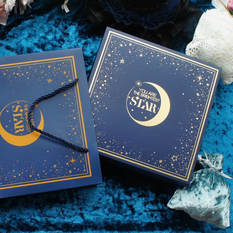 20*20*6cm 3set Blue Sky Gold Star Design Paper Box + Bag As Baby Shower Birthday Wedding Gift Packaging Use
20*20*6cm 3set Blue Sky Gold Star Design Paper Box + Bag As Baby Shower Birthday Wedding Gift Packaging Use