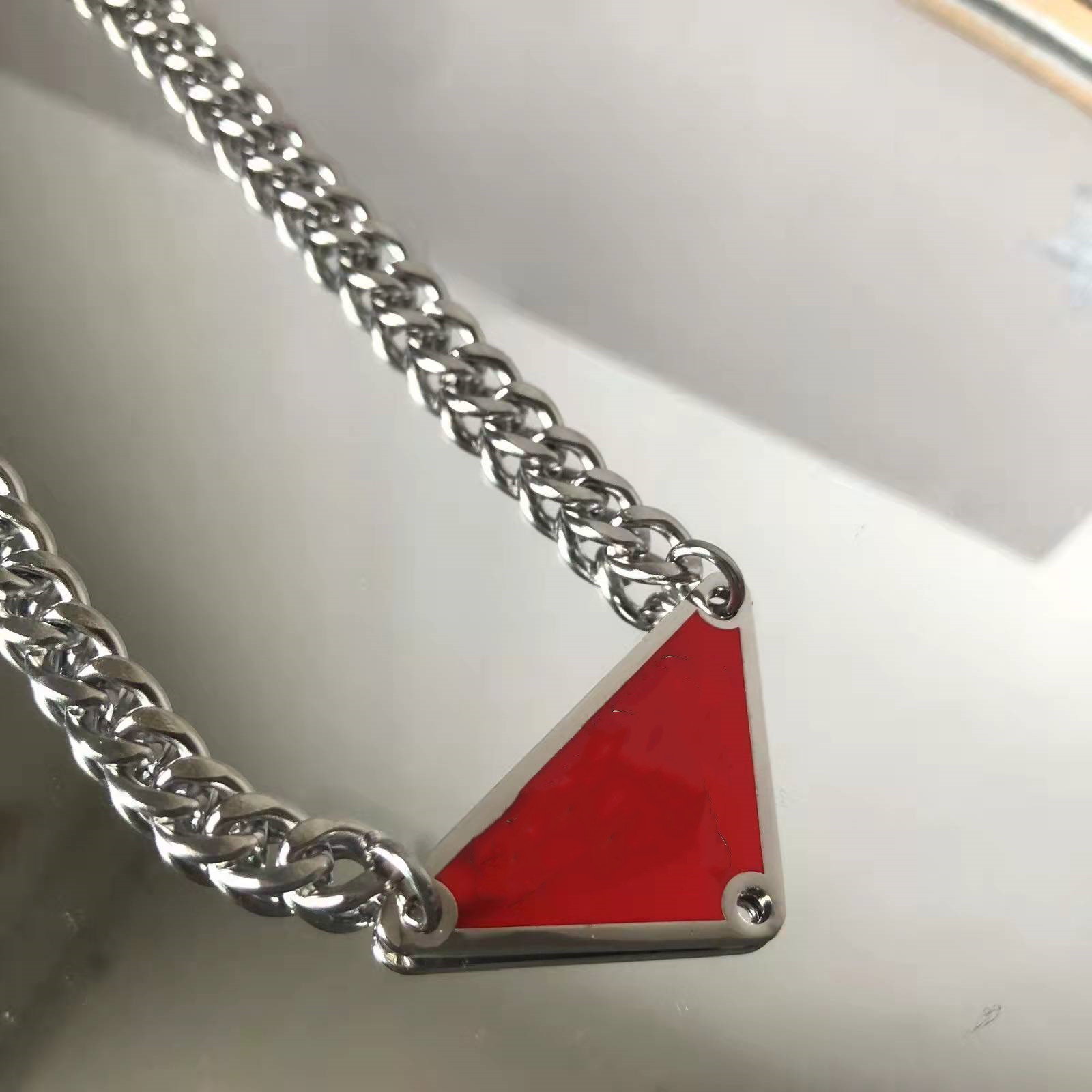 Pendant Necklaces Luxury Design Pendant Necklaces Fashion for Man Woman Inverted Triangle Letter Designers Jewelry Trendy Personality Clavicle Chain T2302031
Pendant Necklaces Luxury Design Pendant Necklaces Fashion for Man Woman Inverted Triangle Letter Designers Jewelry Trendy Personality Clavicle Chain T2302031