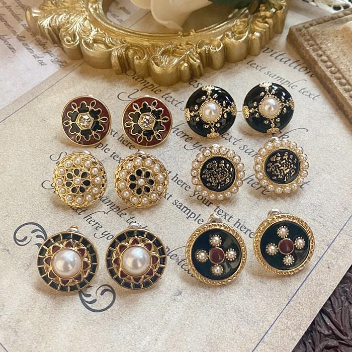 FFLACELL New Trendy Vintage Button Enamel Pearl Glitter Rhinestones Round Stud Earrings For Women Girls Travel Jewelry
FFLACELL New Trendy Vintage Button Enamel Pearl Glitter Rhinestones Round Stud Earrings For Women Girls Travel Jewelry