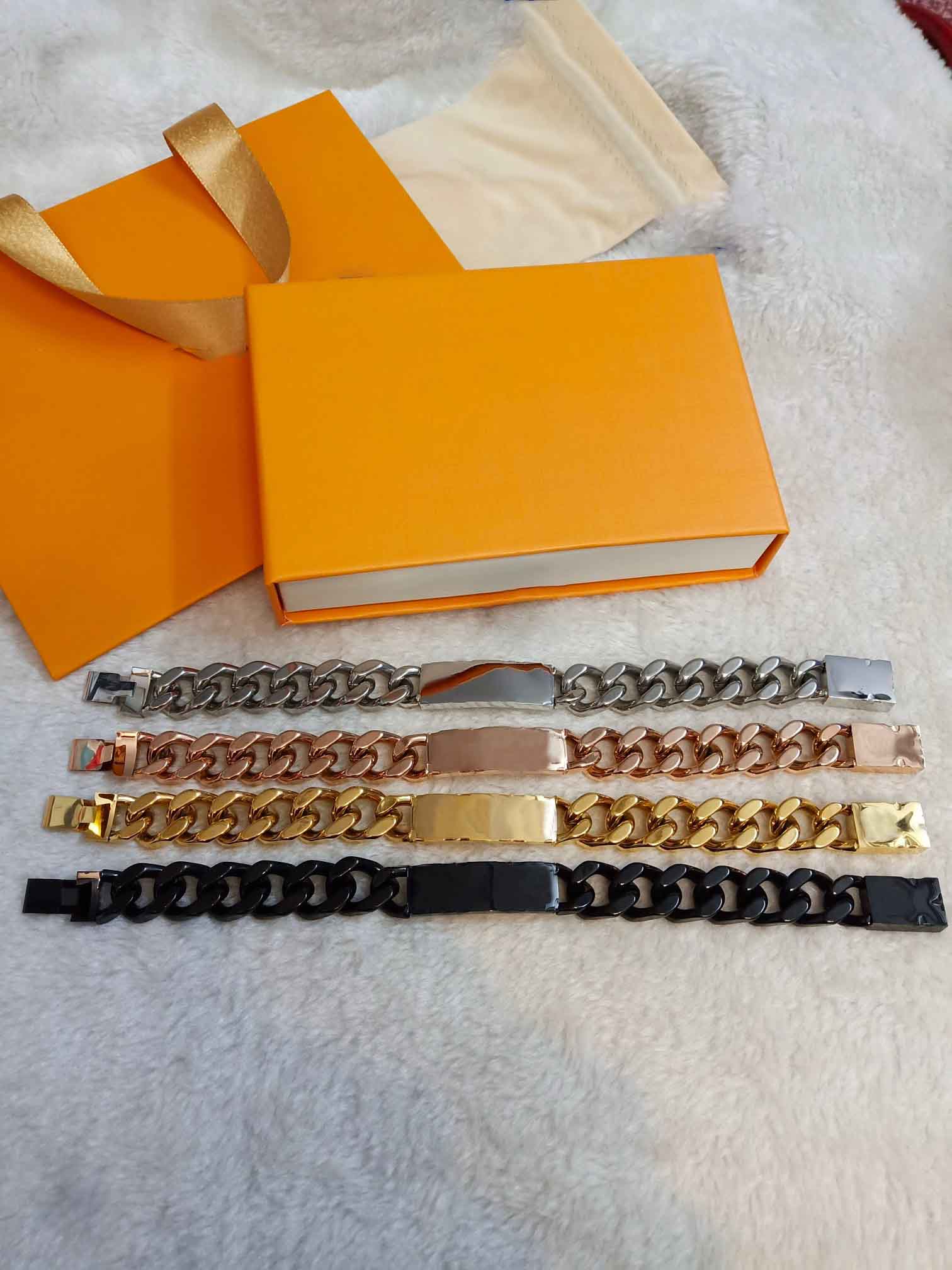 22cm Latest Punk Rock Male Thick Heavy Gold Titanium Steel Cuba Fashion Trend Big Bracelet Face Thick Wide Jewelry
22cm Latest Punk Rock Male Thick Heavy Gold Titanium Steel Cuba Fashion Trend Big Bracelet Face Thick Wide Jewelry