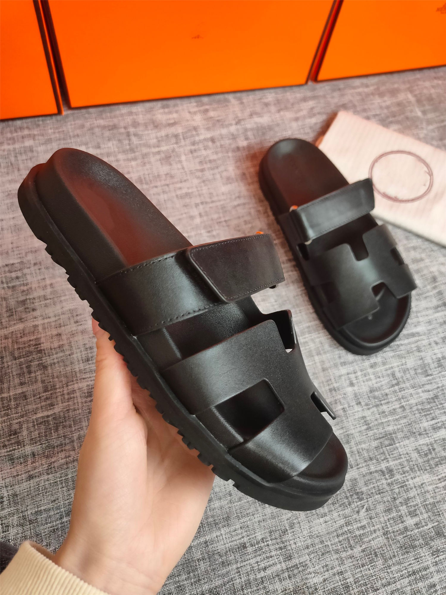 Luxury Chypre slippers Calfskin functional wind sandals with adjustable loop design simple and smooth size 35-40 2022, Grey
Luxury Chypre slippers Calfskin functional wind sandals with adjustable loop design simple and smooth size 35-40 2022, Grey