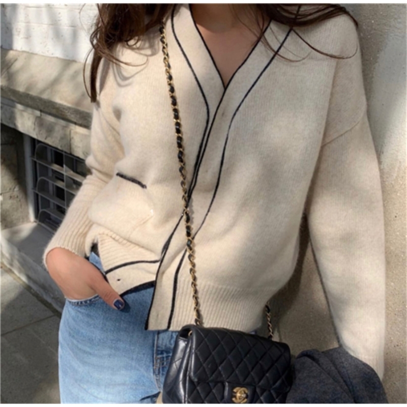 Beige V-Neck Knitted Sweater For Women, Warm Loose Single Breasted Pocket Wool Casual Cardigan