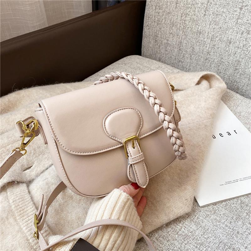 New 2021 Women's Shoulder Bags Winter Personality Solid Color Retro High-quality Pu Leather Shopper Dating Messenger Bag, Black
New 2021 Women's Shoulder Bags Winter Personality Solid Color Retro High-quality Pu Leather Shopper Dating Messenger Bag, Black