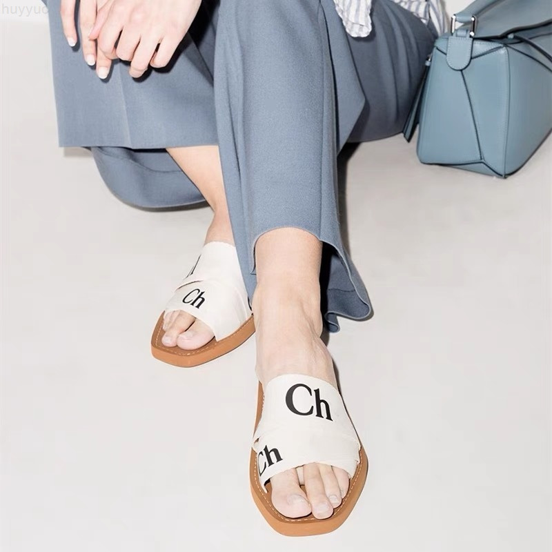 2022 Newest Branded Womens Woody Mules Fflat Slippers Deisgner Lady Lettering Fabric Outdoor Leather Sole Slide Sandal With Box
2022 Newest Branded Womens Woody Mules Fflat Slippers Deisgner Lady Lettering Fabric Outdoor Leather Sole Slide Sandal With Box