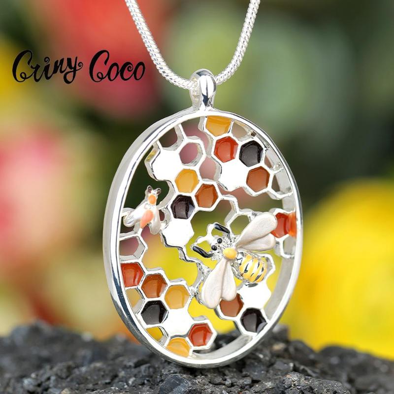 Cring Coco Creative Design Necklace Top Quality Charms Gold Color Bee Honeycomb Choker Pendant Necklaces for Women 2021 New Gift
Cring Coco Creative Design Necklace Top Quality Charms Gold Color Bee Honeycomb Choker Pendant Necklaces for Women 2021 New Gift