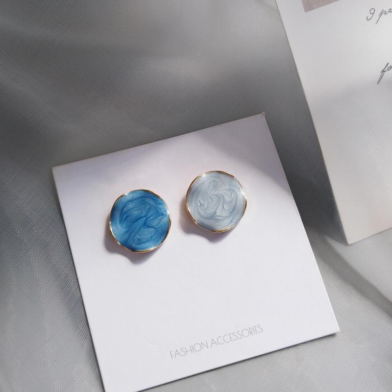 S925 needle New Asymmetrical Earrings Delicate Jewelry Enamel Color Dark Light Blue Stud Earrings For Women Girl Gifts Party
S925 needle New Asymmetrical Earrings Delicate Jewelry Enamel Color Dark Light Blue Stud Earrings For Women Girl Gifts Party