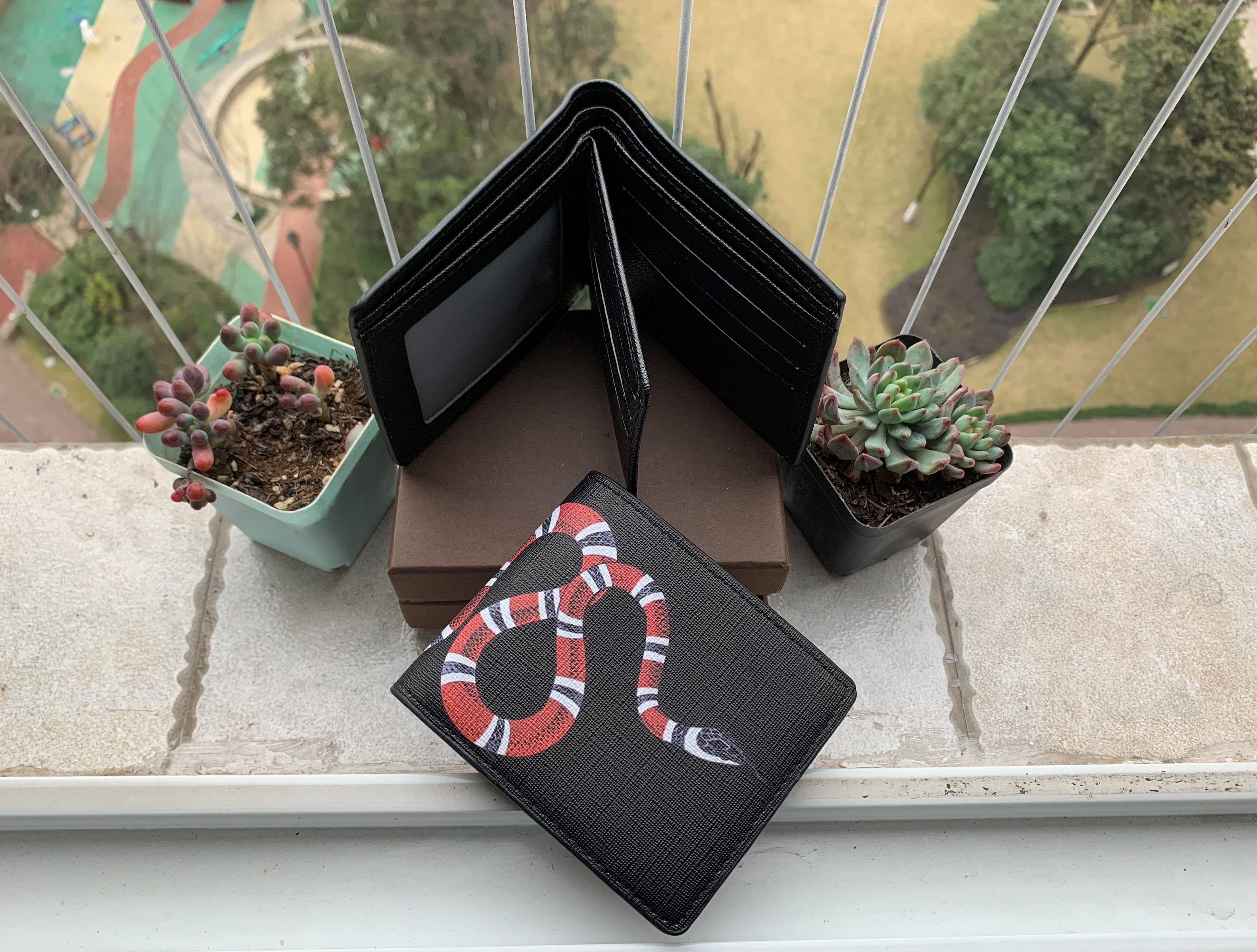 Men animal Short Wallet Leather black snake Tiger bee Wallets Women Long Style Purse Wallet card Holders
Men animal Short Wallet Leather black snake Tiger bee Wallets Women Long Style Purse Wallet card Holders