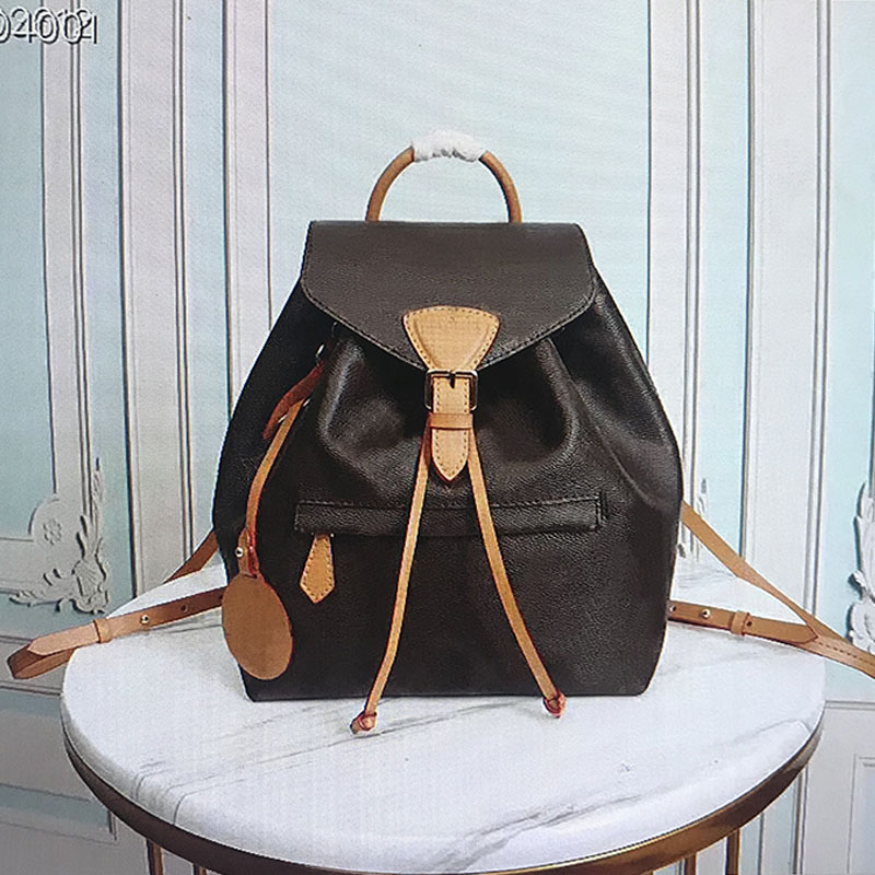 The New BACKPACK Leather Embossing Woman Backpack Travel Bags Women Backpacks Fashion Classic Flower Casual double shoulder Sport Bag, Size:17x20x10.5cm
The New BACKPACK Leather Embossing Woman Backpack Travel Bags Women Backpacks Fashion Classic Flower Casual double shoulder Sport Bag, Size:17x20x10.5cm