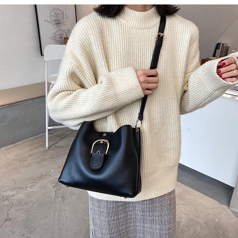 Retro High Quality Ladies Handbags 2021 Autumn and Winter New Trendy Fashion All-match Messenger Bag Women's Shoulder Bucket Bag, Black
Retro High Quality Ladies Handbags 2021 Autumn and Winter New Trendy Fashion All-match Messenger Bag Women's Shoulder Bucket Bag, Black